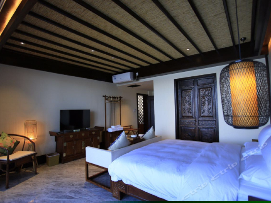 一线豪华露台海景亲水大床房