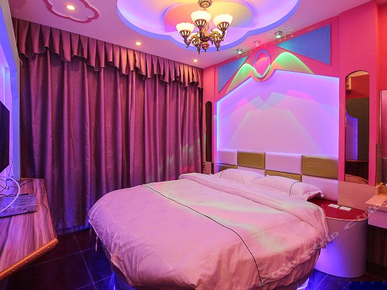 情侣主题圆床房