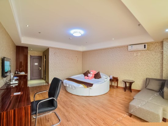 浪漫主题圆床房