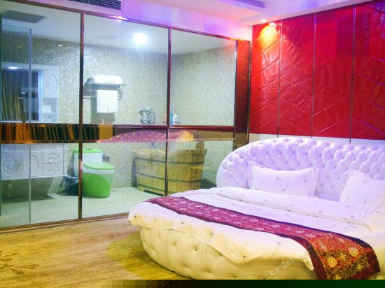 风情主题圆床房