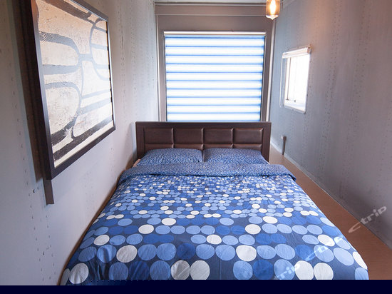 摩登工业四人房