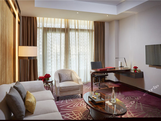 盛仕红阁阳光套房