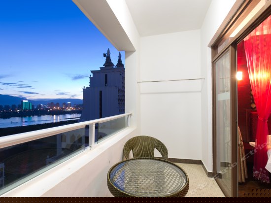 豪华江景大床房