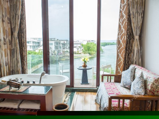 聆山水露台亲海家庭房