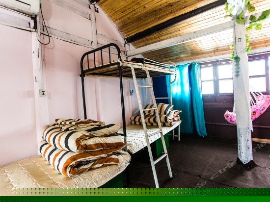 女生6人间（床位）