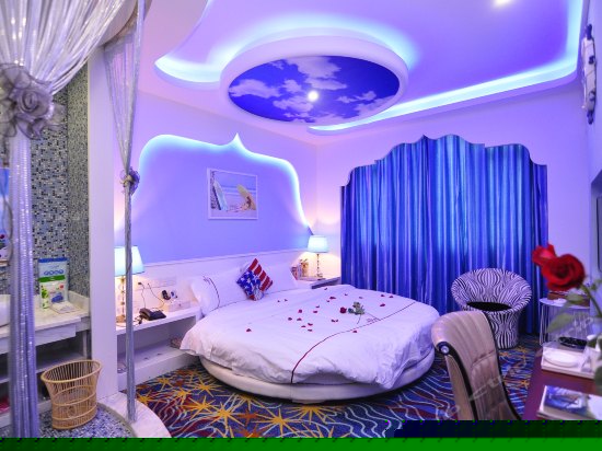 左岸情调圆床房