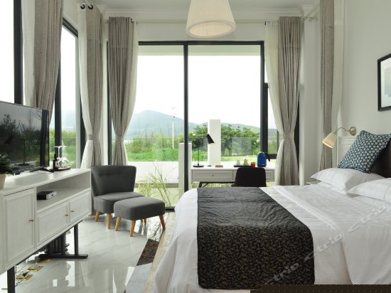 豪华水漾海景大床房