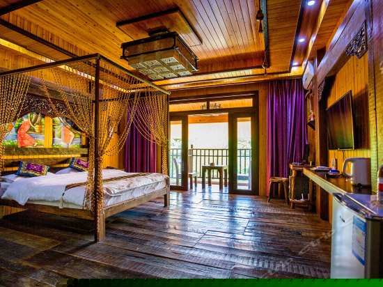 豪华风情大床房