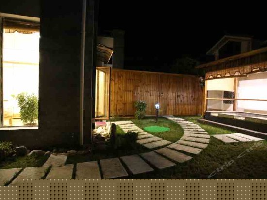 云蔓东南亚主题火山汤池花园套房