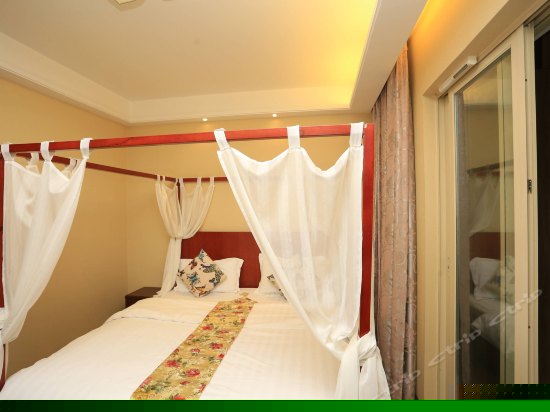 山景豪华大床房