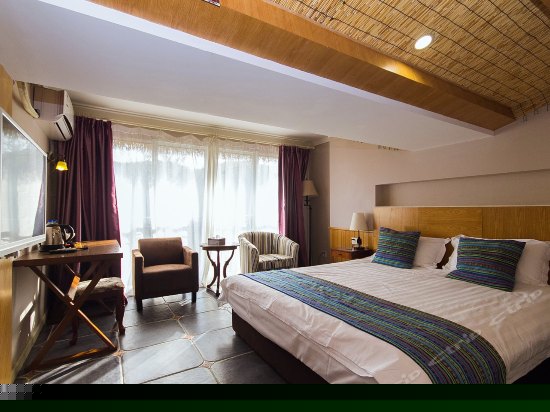 B304豪华山景大床房