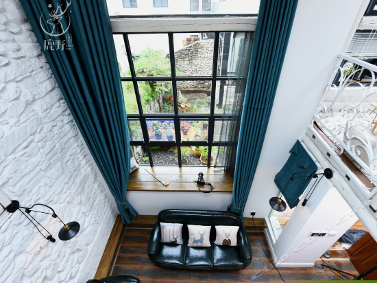 鹿柒复式侯月大床房