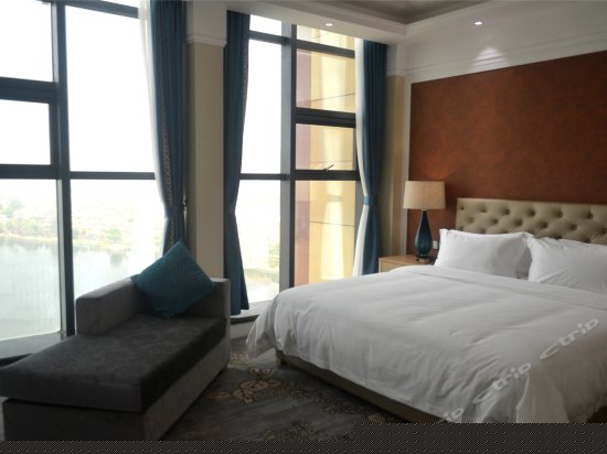 湖景大床房