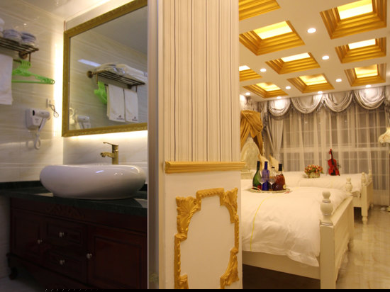 豪华宫廷家庭房