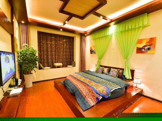 精品榻榻米圆床房