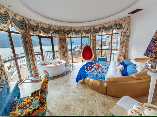 270度观海圆床房