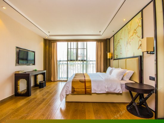 豪华山景阁楼套房