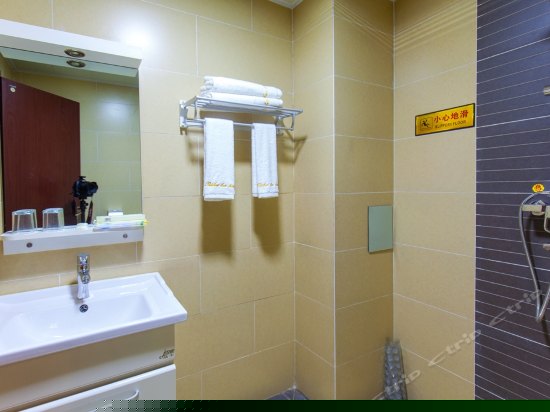 阳台吊椅温馨家庭房