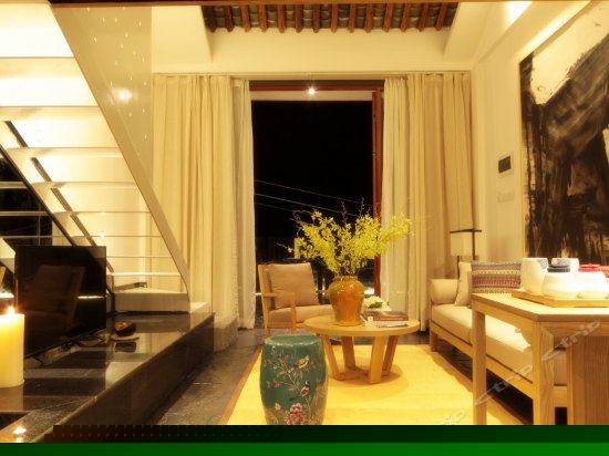 至尊蜜月海景大床房