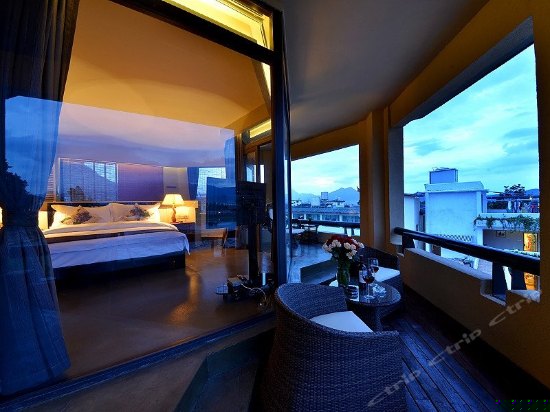 湖畔雪山全景房