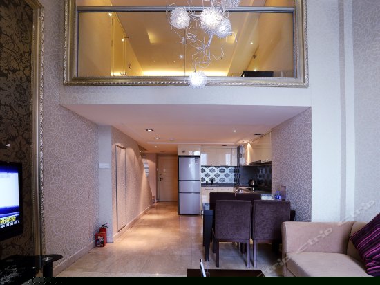 豪华复式情侣房