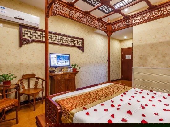 经典雕花大床房