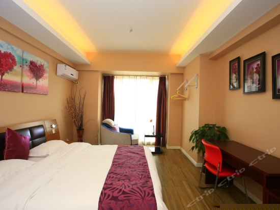 豪华夜景大床房