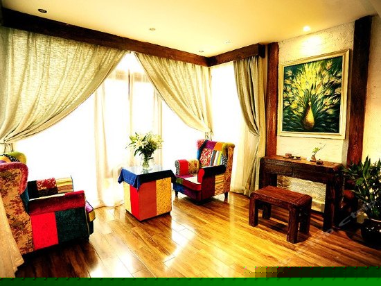 蓝羽堂豪华东南亚大床房