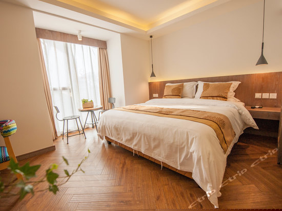 落地飘窗景观房（208）