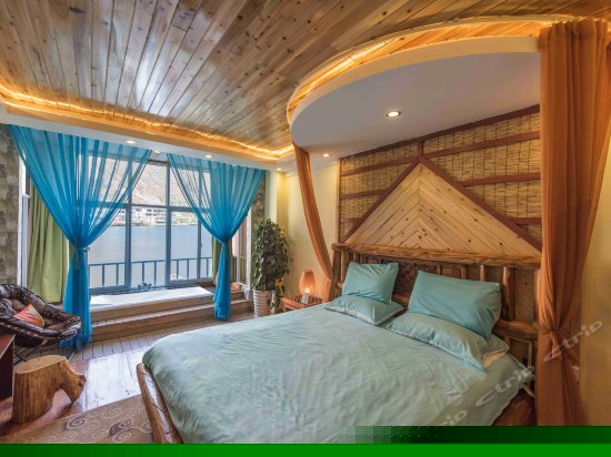 海景露台浴缸桑拿房2层