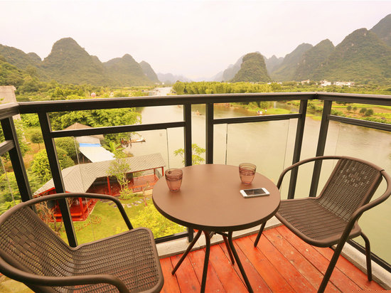 豪华河景大床房