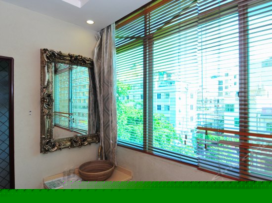 温馨蜜月圆床房