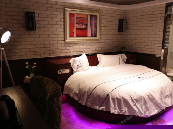 摩登时代主题房