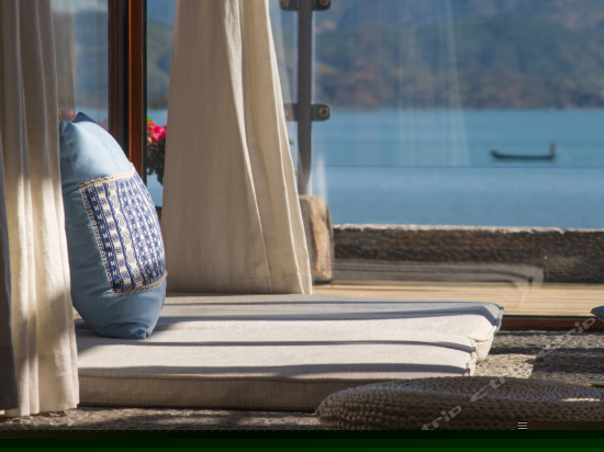 花语全海景阳光蜜月套房