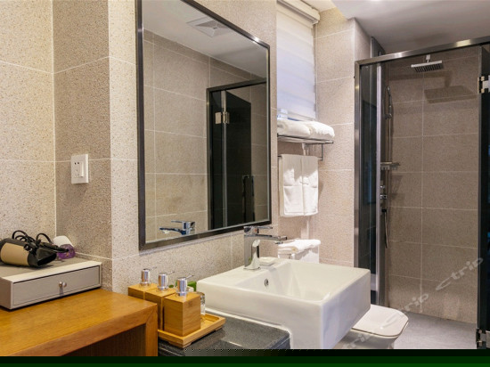 洁庭院影大床房