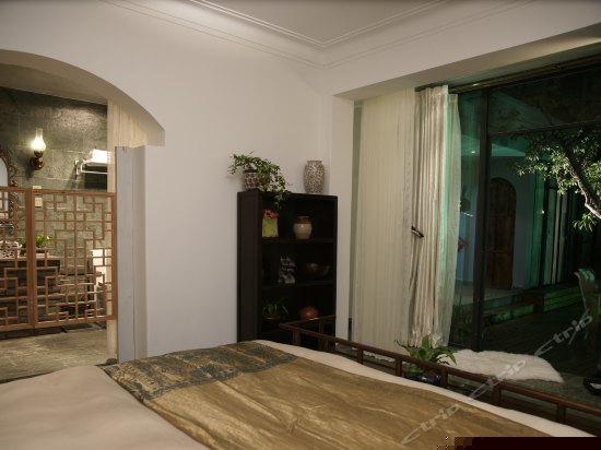 舒适大床房2号空青