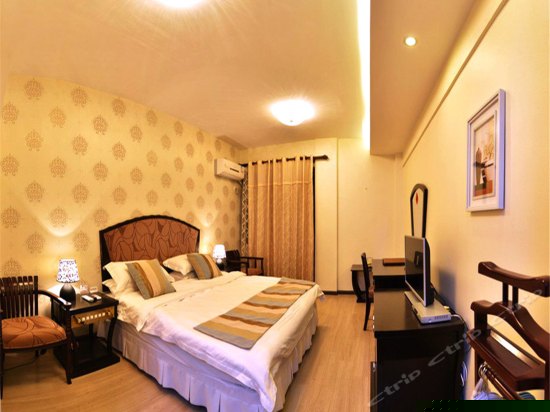 景法店山景阳台大床房