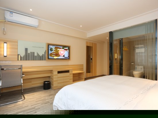 温馨蜜月高级大床房