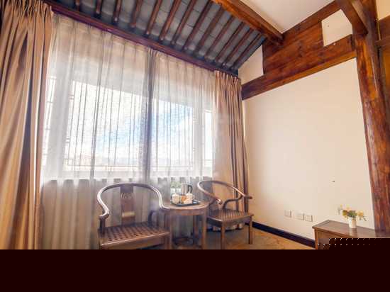 豪华阳光观景标准房