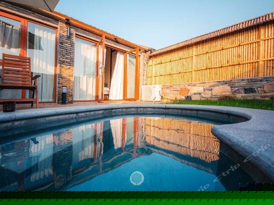 后现代独立温泉房
