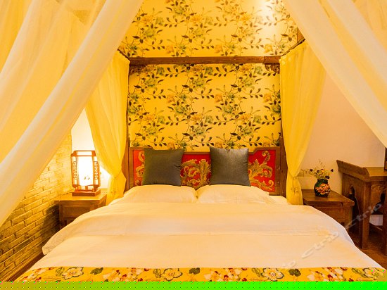 大业店典雅蜜月小套房