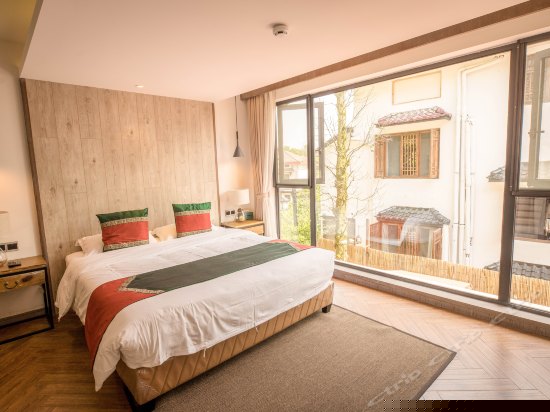 豪华落地景观大床房（106/210）