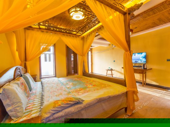 雪山景观阳台龙凤床