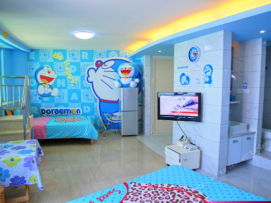 哆啦A梦主题海景家庭房