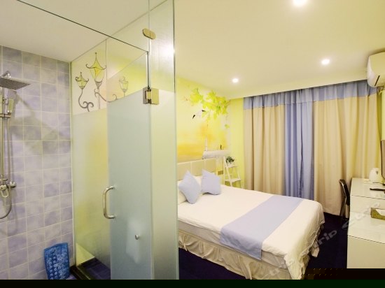 浪漫主题大床房