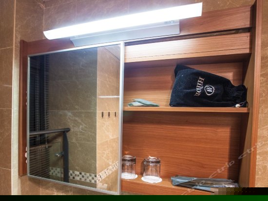 和信行政套房（两室一厅）