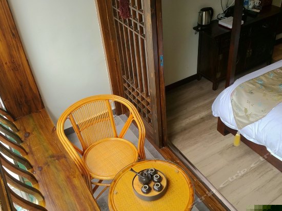 浪漫河景大床房