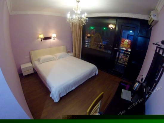 豪华阳台大床房