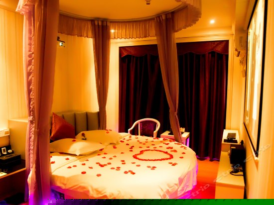 影院圆床豪华情侣房