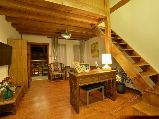 菲羽凝曦复式套房